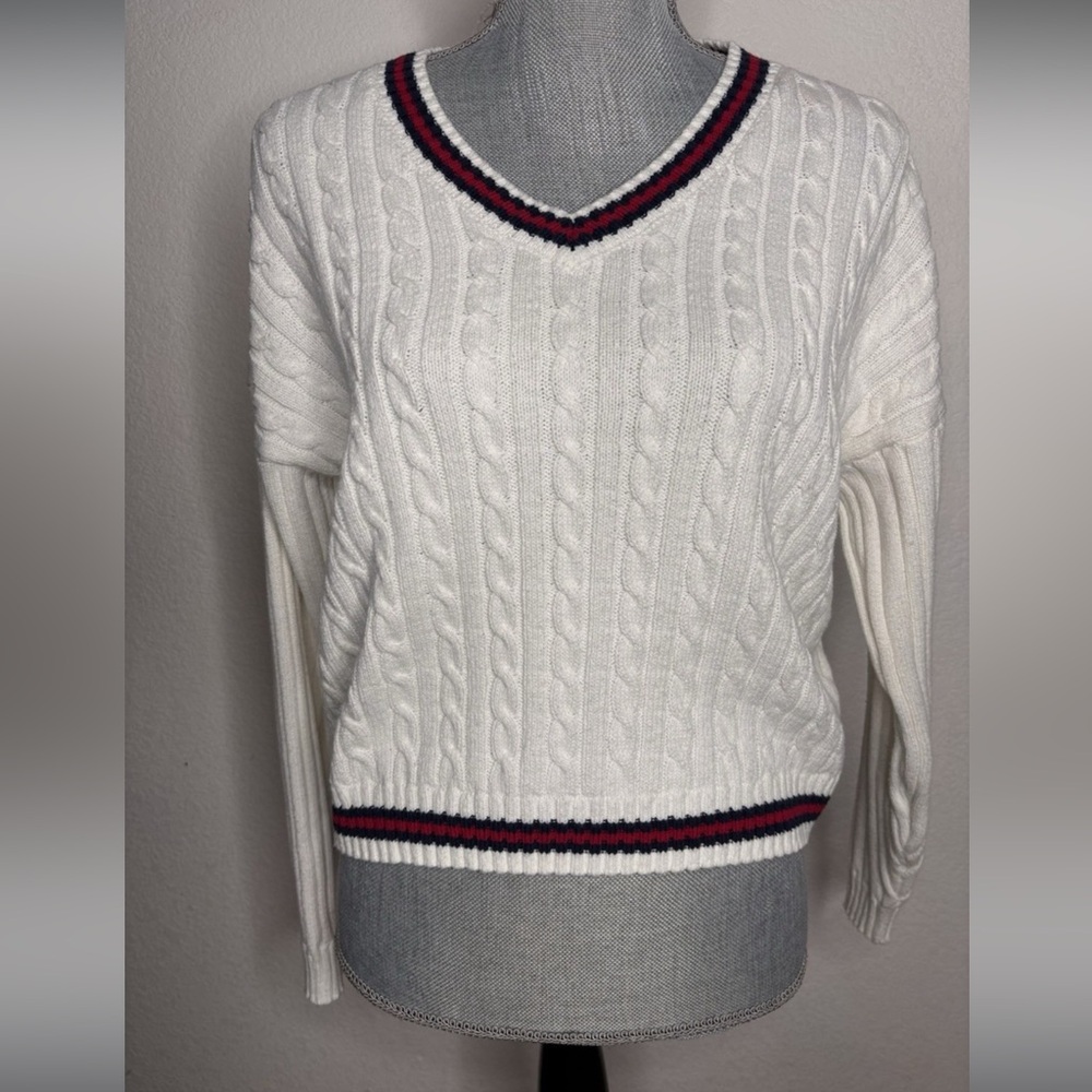 Hollister White V-Neck Cable Knit Sweater